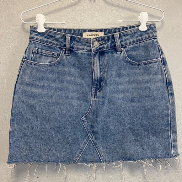 PacSun Light Wash Raw Edge Denim Mini Skirt Casual Summer Y2K Style 4763 - Picture 1 of 8